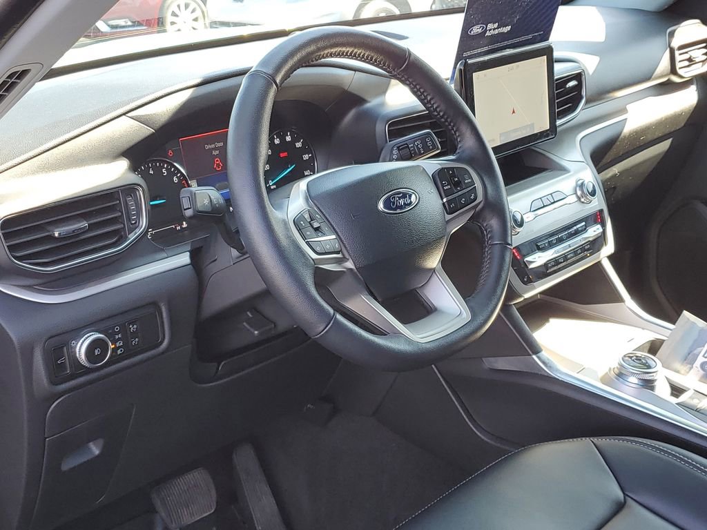 Certified 2022 Ford Explorer XLT w/ Equipment Group 202A image 11