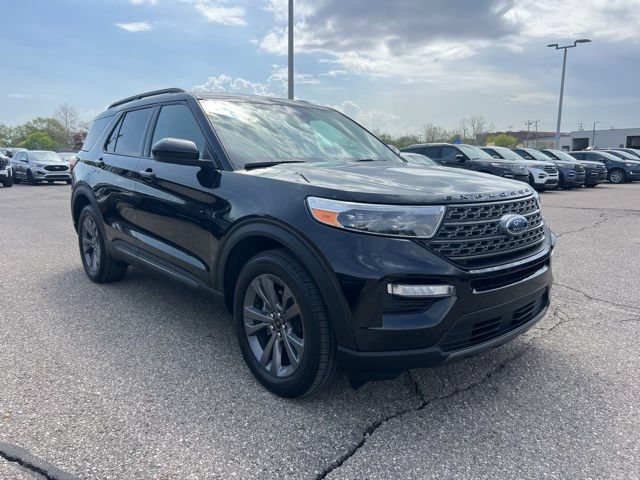 Certified 2023 Ford Explorer XLT w/ Equipment Group 202A AWD/4WD image 3
