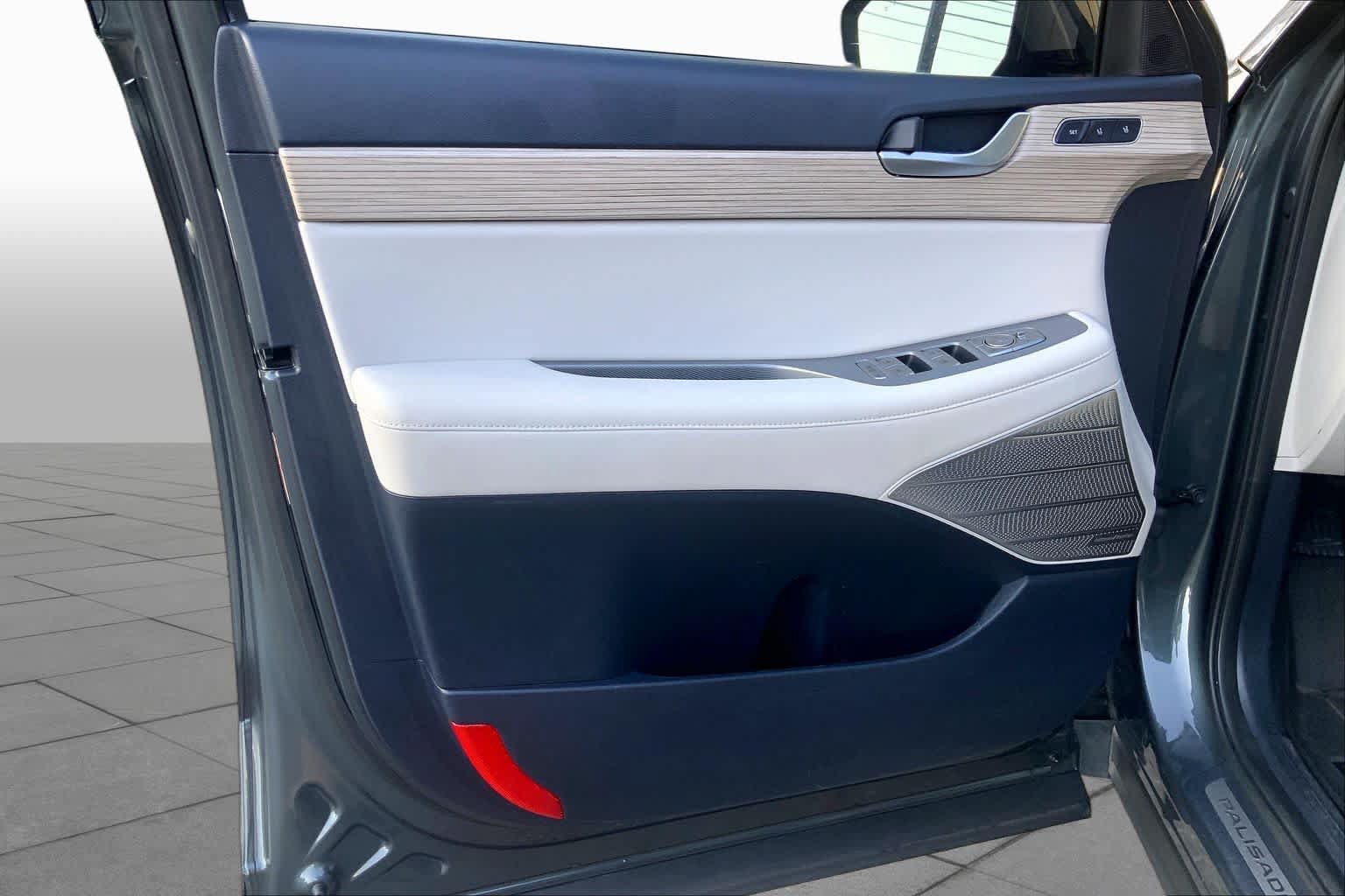 Used 2022 Hyundai Palisade Limited FWD image 21