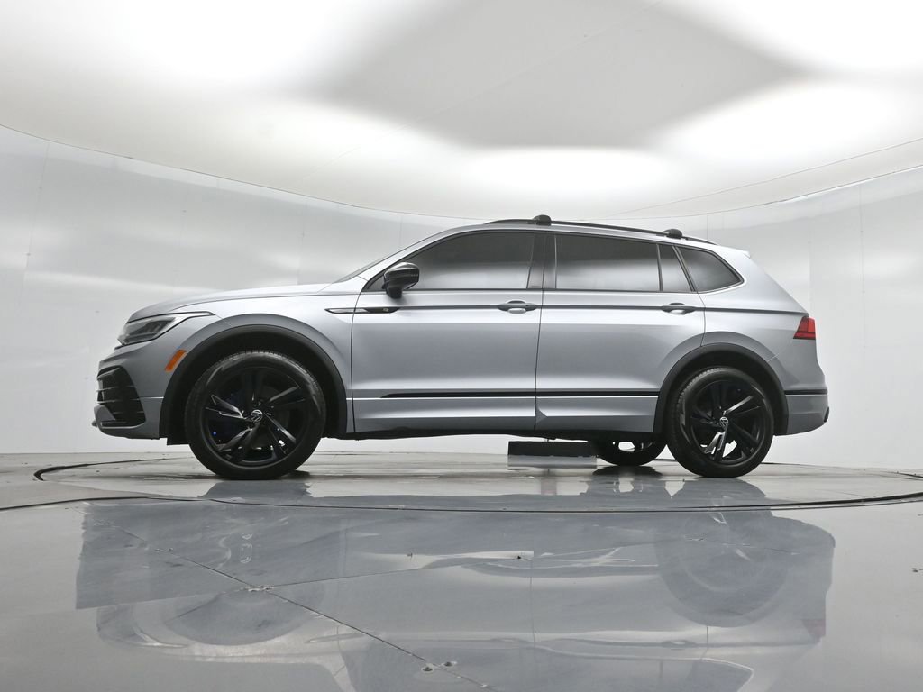 Used 2023 Volkswagen Tiguan SE R-Line FWD image 25