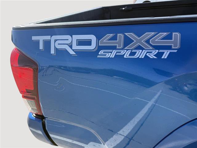 Used 2018 Toyota Tacoma TRD Sport AWD/4WD image 11
