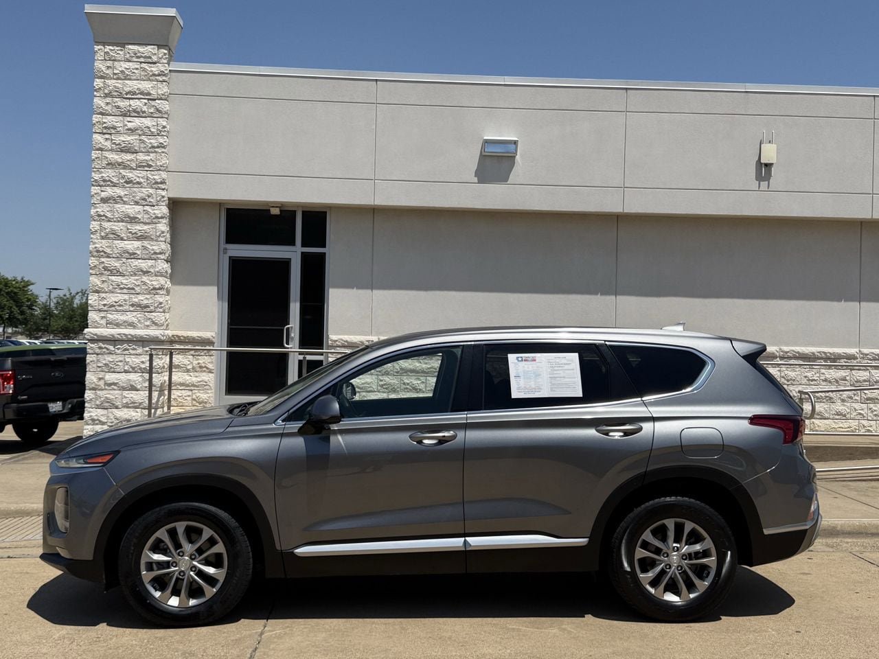 Used 2019 Hyundai Santa Fe SEL FWD image 3