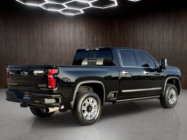 Used 2024 Chevrolet Silverado 2500 High Country w/ High Country Premium Package AWD/4WD image 3