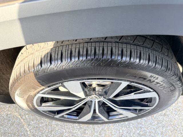 Used 2025 Volkswagen Atlas Cross Sport SEL Premium R-Line image 9