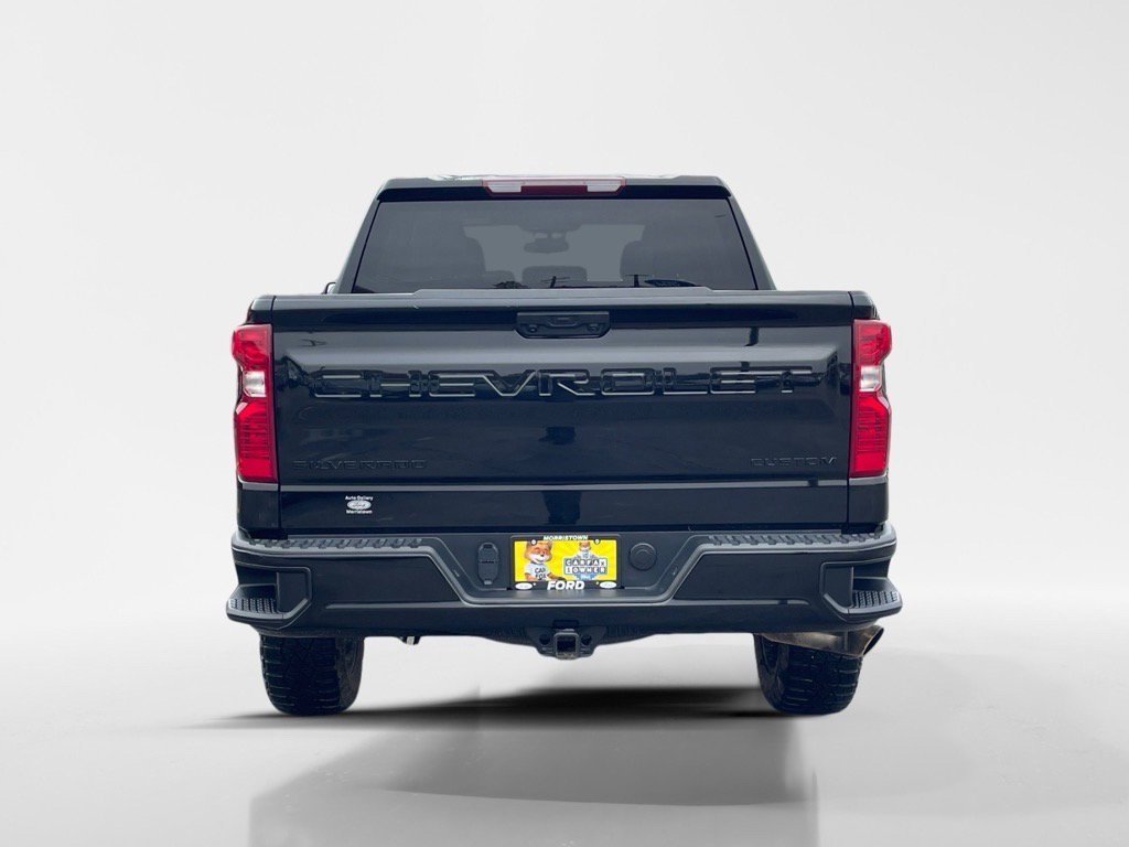 Used 2024 Chevrolet Silverado 1500 Custom Trail Boss w/ Dark Appearance Package image 3