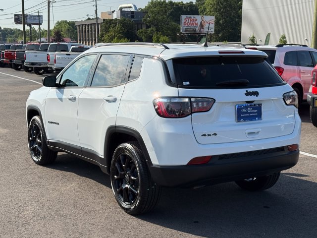 Used 2026 Jeep Compass Latitude AWD/4WD image 8
