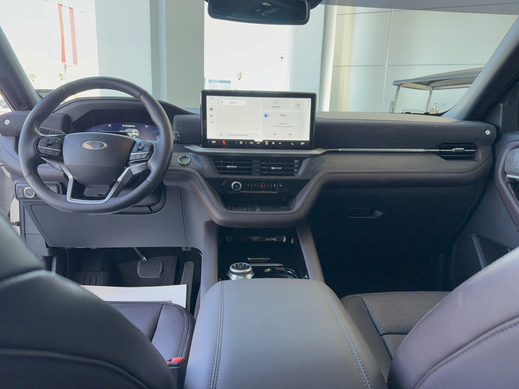 Certified 2025 Ford Explorer Platinum image 30