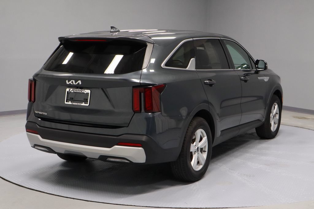 Used 2025 Kia Sorento LX FWD image 11