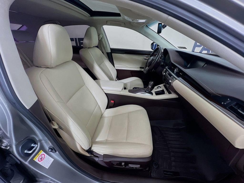 Used 2018 Lexus ES 350 350 w/ Navigation System Package image 34