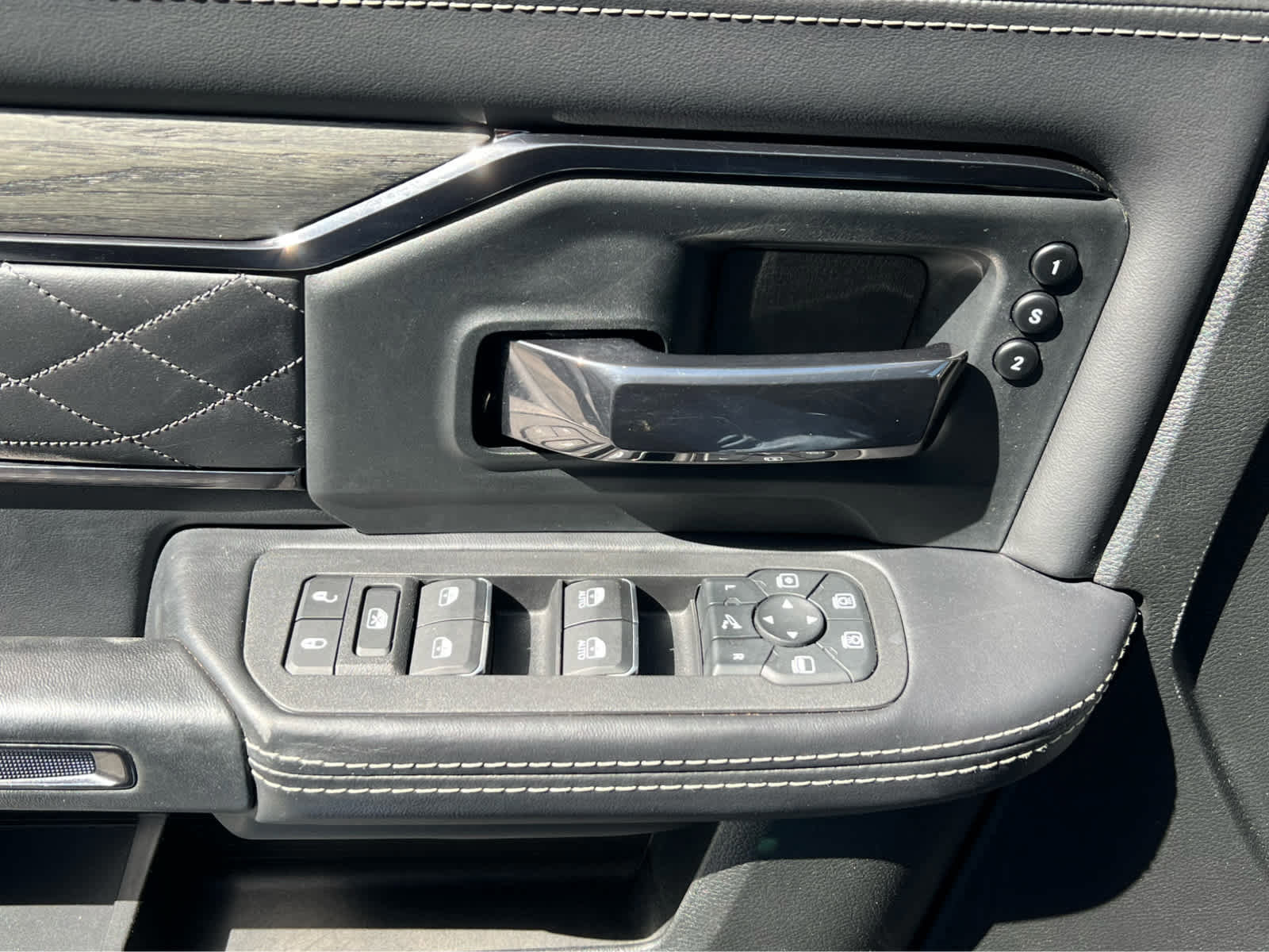 Used 2025 RAM 3500 Limited image 31