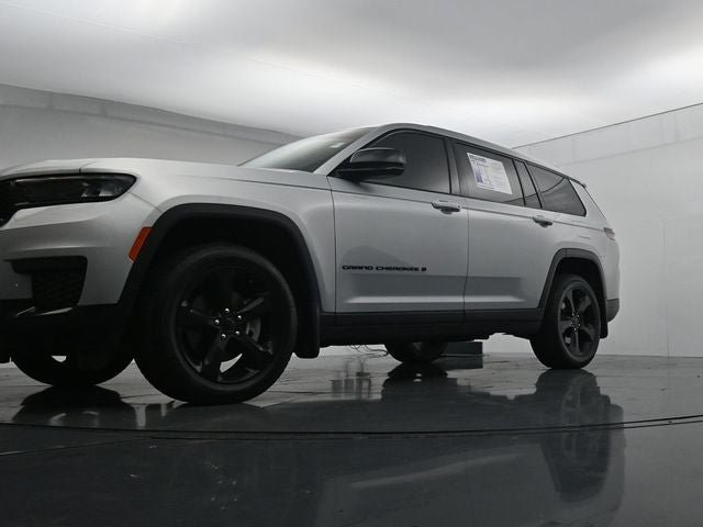 Used 2023 Jeep Grand Cherokee L Altitude AWD/4WD image 34