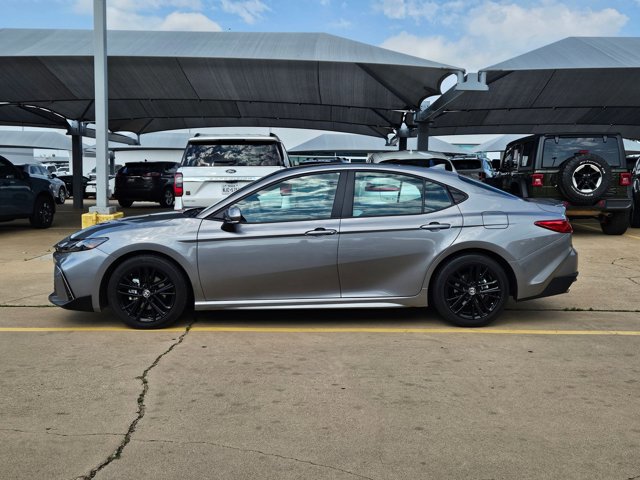 Used 2025 Toyota Camry SE image 9