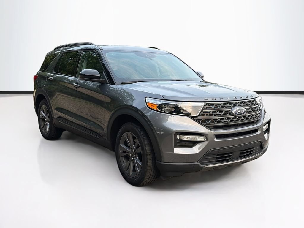 Certified 2024 Ford Explorer XLT w/ Equipment Group 202A AWD/4WD image 3