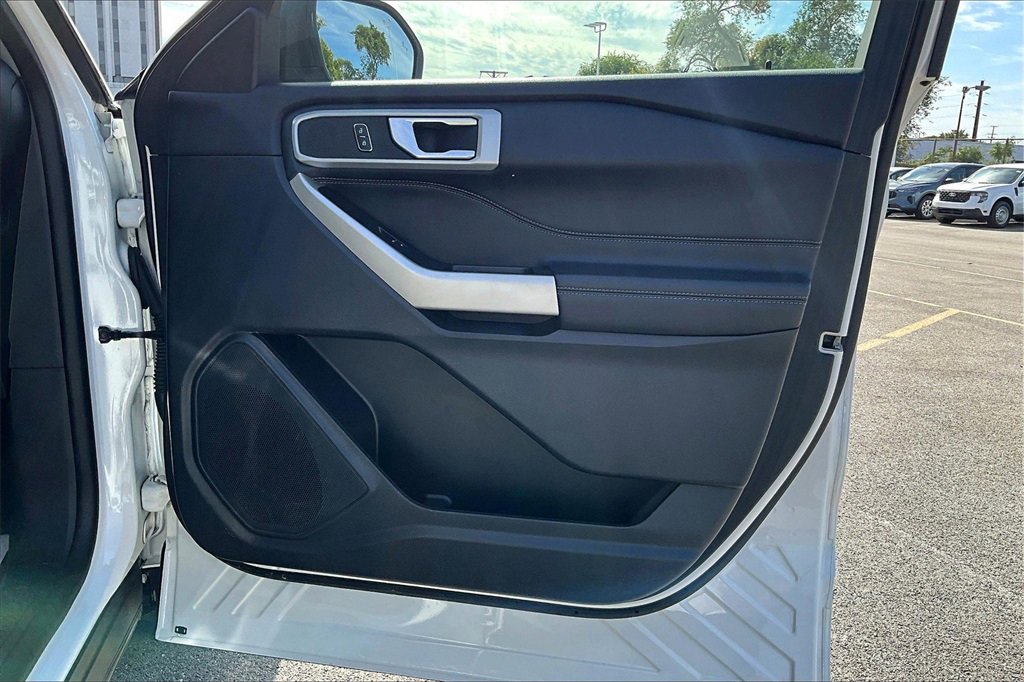 Certified 2022 Ford Explorer XLT w/ Equipment Group 202A image 23