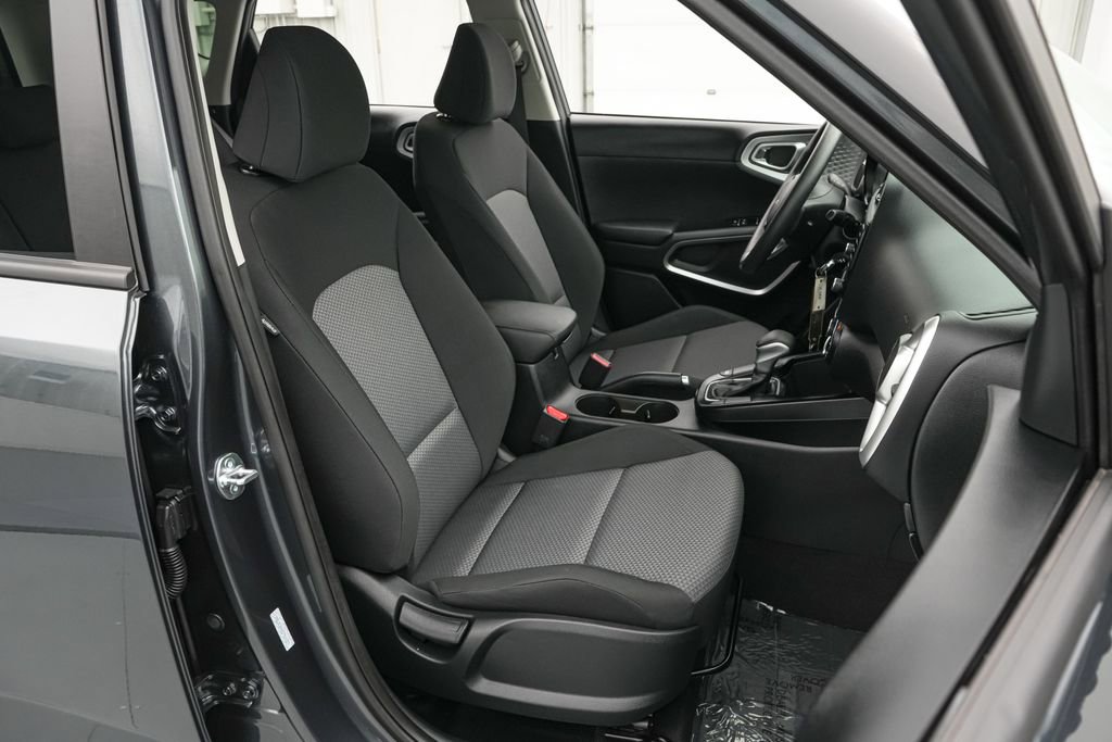 Used 2025 Kia Soul LX FWD image 21