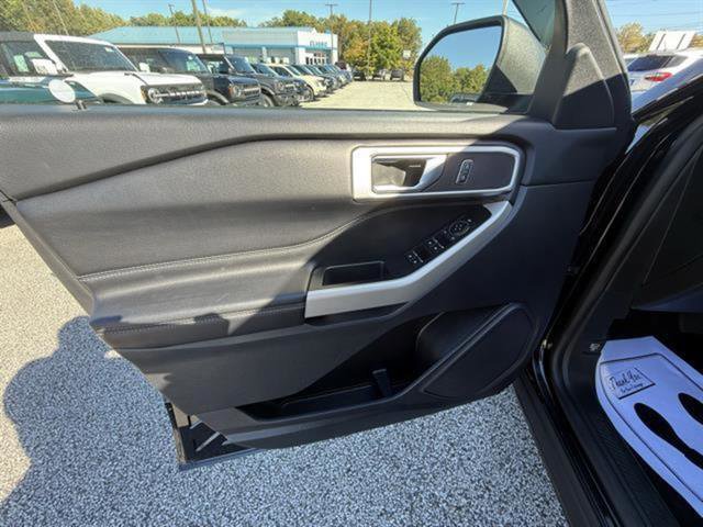 Certified 2021 Ford Explorer XLT w/ Equipment Group 202A image 11