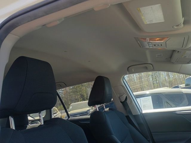 Used 2021 Toyota RAV4 LE image 18