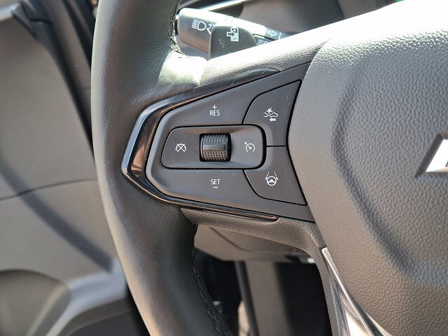 Used 2023 Chevrolet Bolt EUV Premier w/ Sun & Sound Package FWD image 9