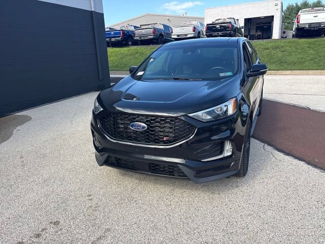 Certified 2019 Ford Edge ST w/ Cold Weather Package AWD/4WD image 9