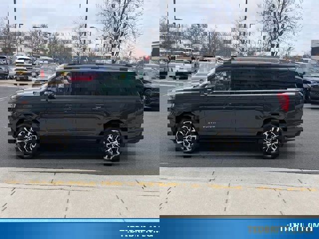 Certified 2025 Ford Expedition Max Platinum image 2