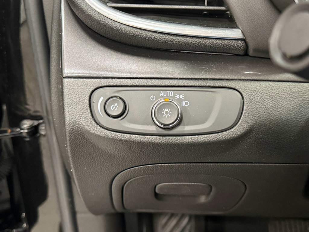 Used 2021 Buick Encore Preferred w/ Safety Package image 11