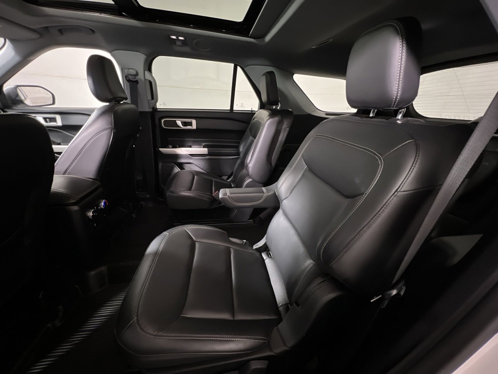 Certified 2022 Ford Explorer XLT w/ Equipment Group 202A image 24