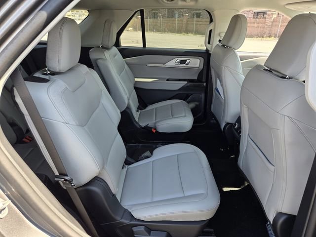 Certified 2025 Ford Explorer Active w/ Active Comfort Package RWD image 17