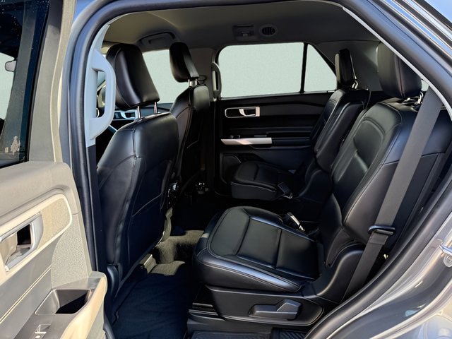 Certified 2022 Ford Explorer XLT w/ Equipment Group 202A AWD/4WD image 5