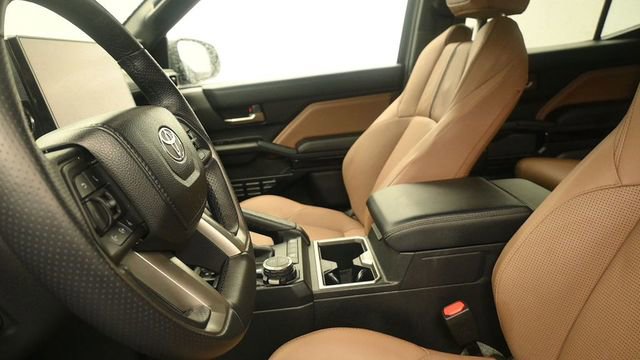 Used 2025 Toyota 4Runner Limited AWD/4WD image 19
