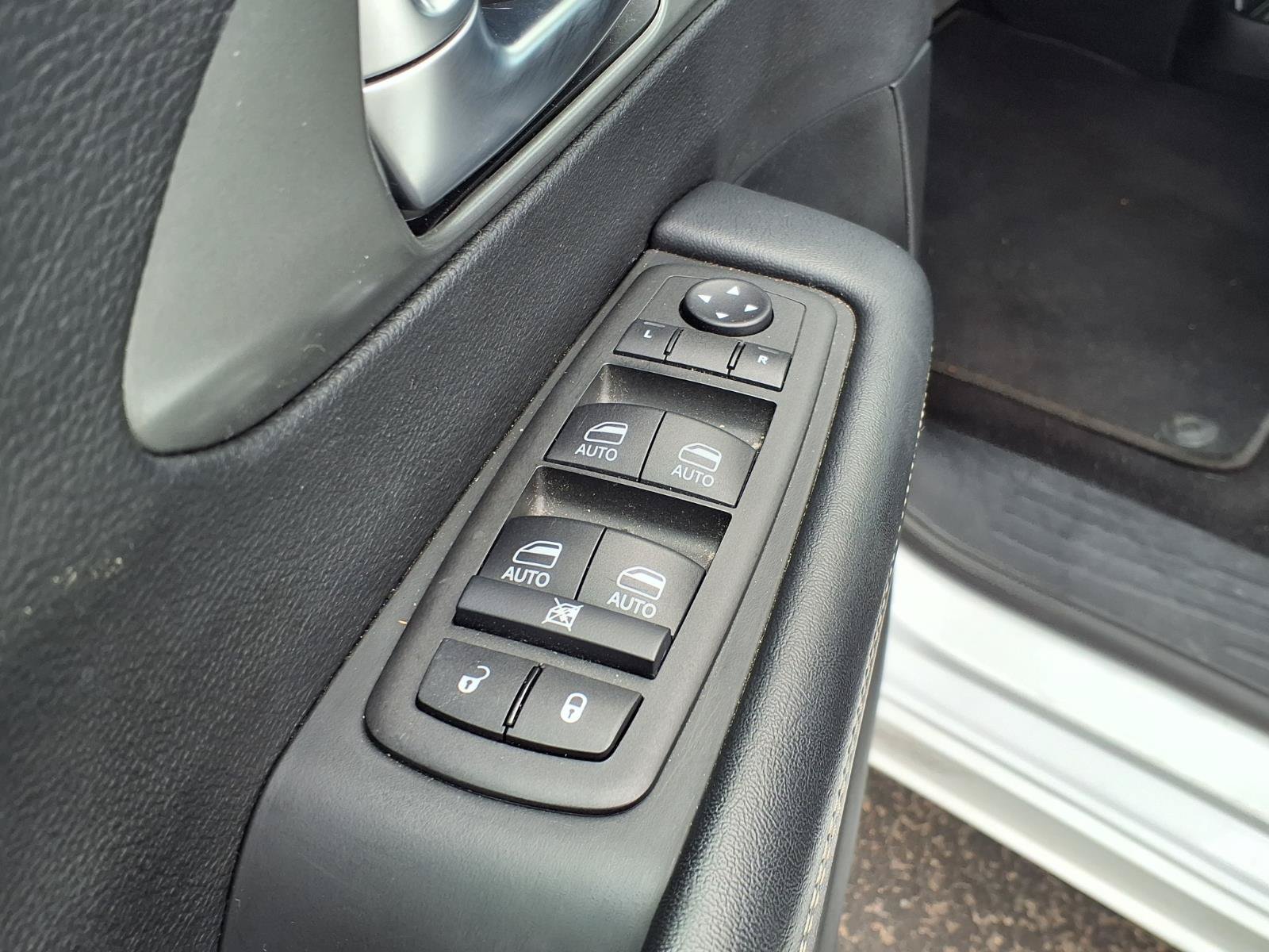 Used 2025 Chrysler Pacifica Select FWD image 23