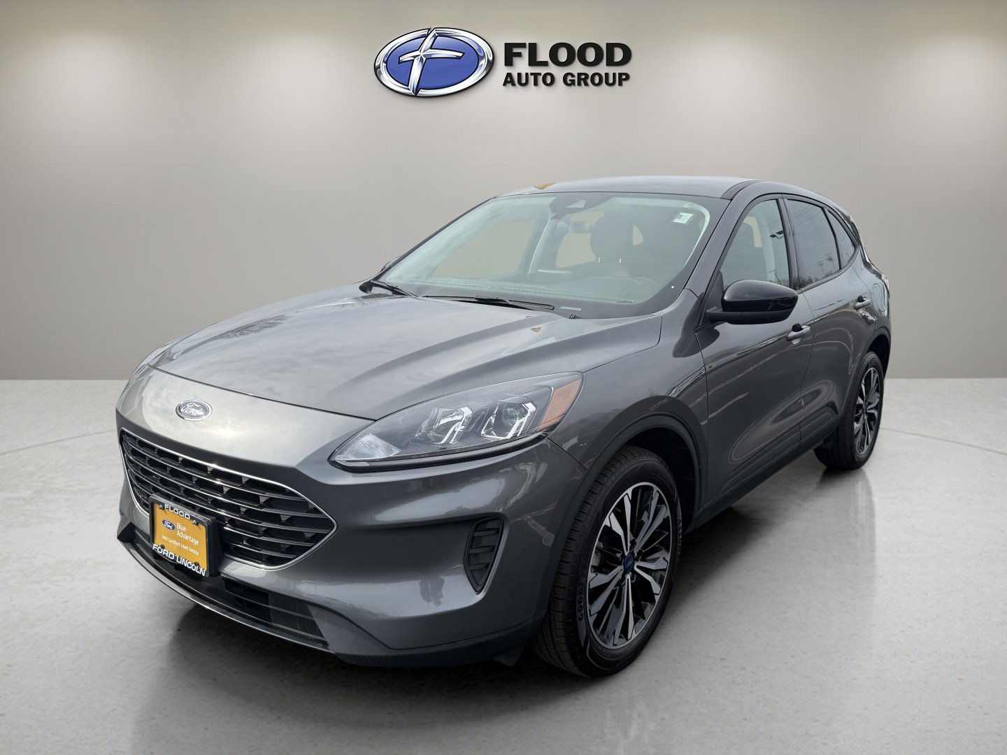 Certified 2022 Ford Escape SE w/ SE Sport Appearance Package image 3