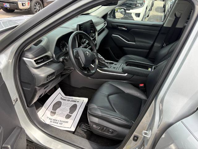 Used 2020 Toyota Highlander XLE AWD/4WD image 10
