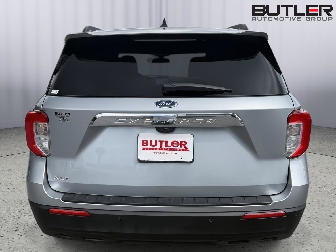 Certified 2023 Ford Explorer XLT RWD image 3