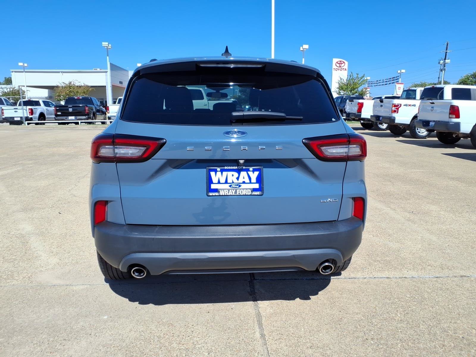 Certified 2025 Ford Escape ST-Line Select AWD/4WD image 3