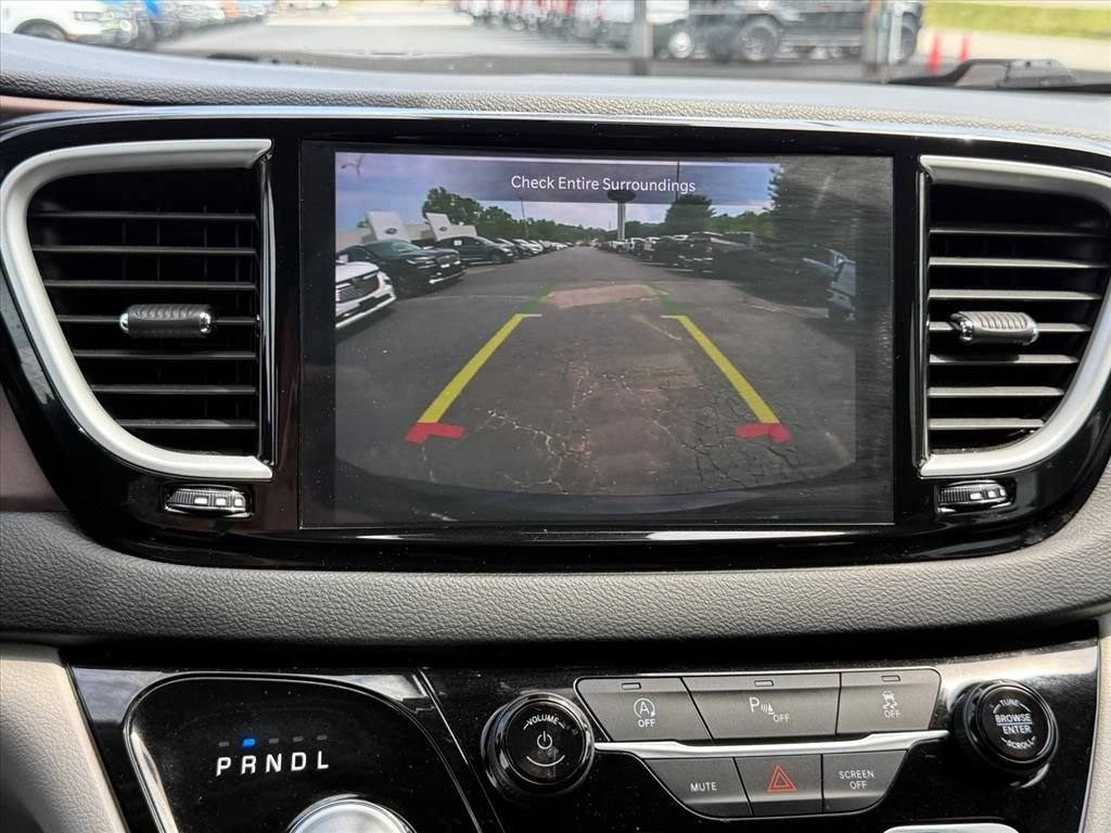 Used 2023 Chrysler Voyager LX FWD image 25