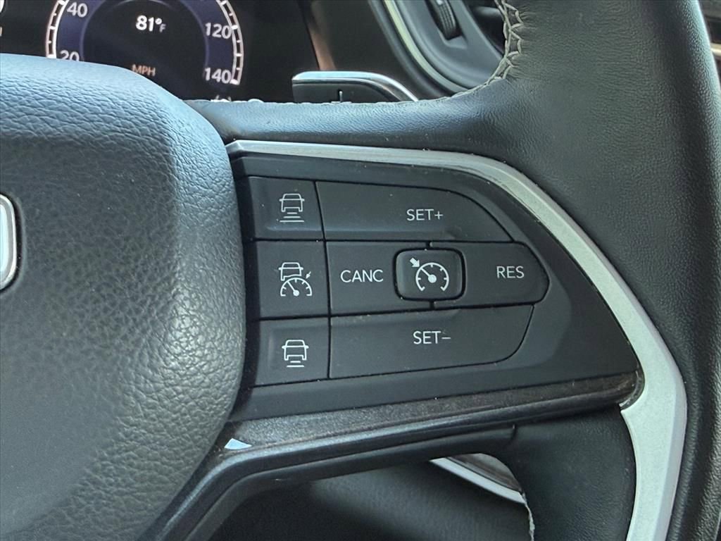 Used 2022 Jeep Grand Cherokee Laredo w/ Luxury Tech Group I RWD image 23