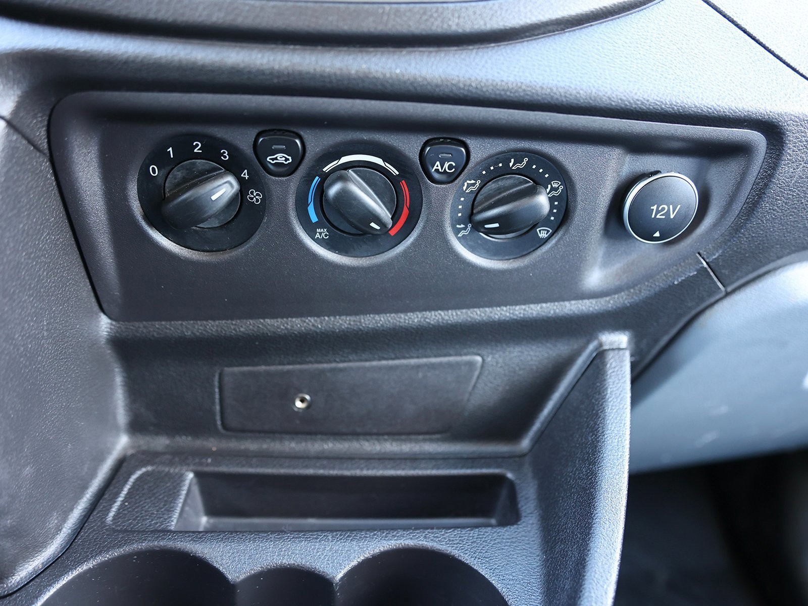 Certified 2019 Ford Transit 150 130 Low Roof image 22