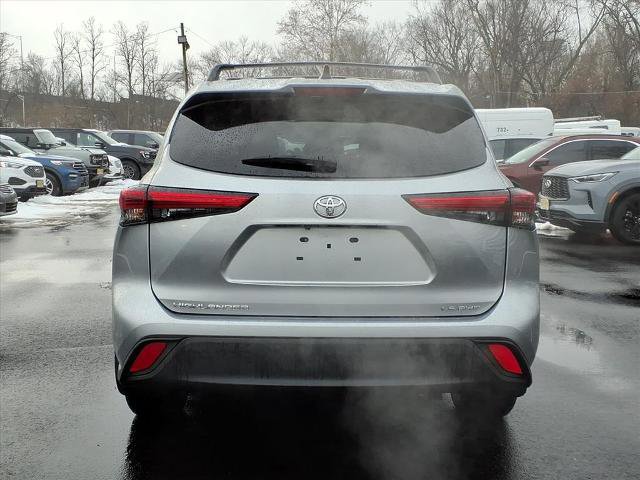 Used 2023 Toyota Highlander LE image 3