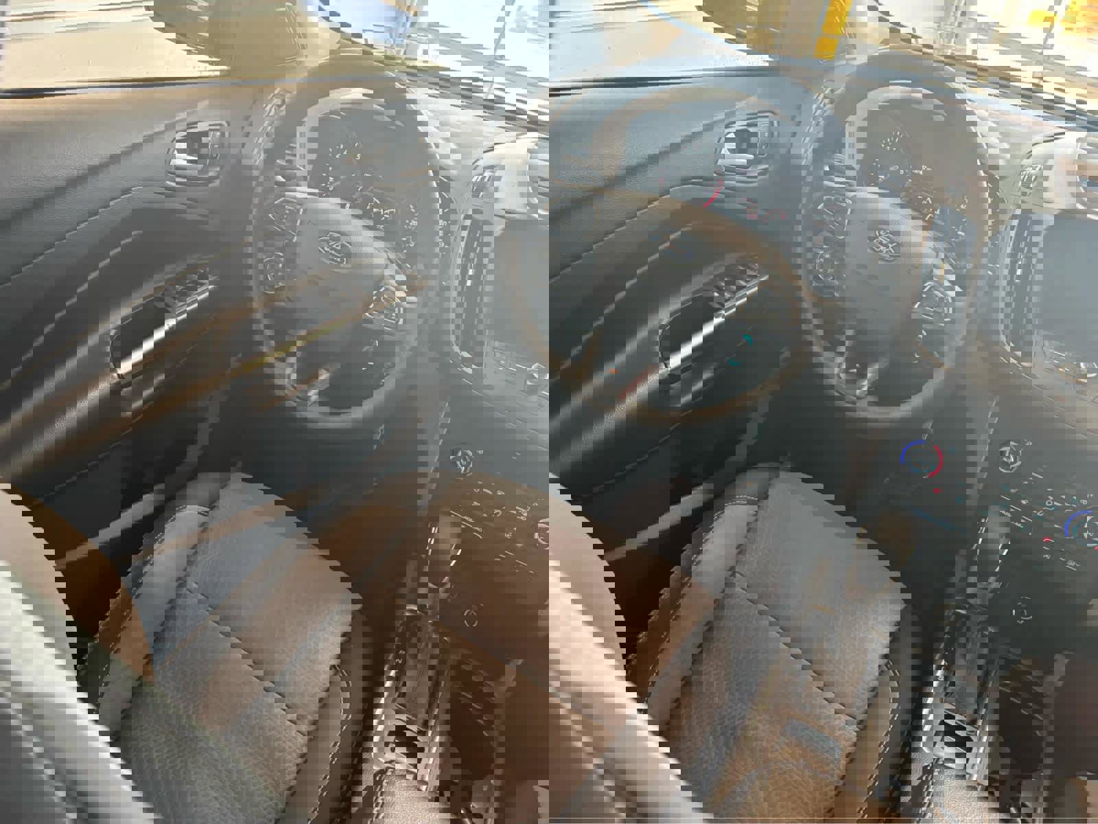 Certified 2018 Ford Escape SE w/ SE Sync 3 Package image 8