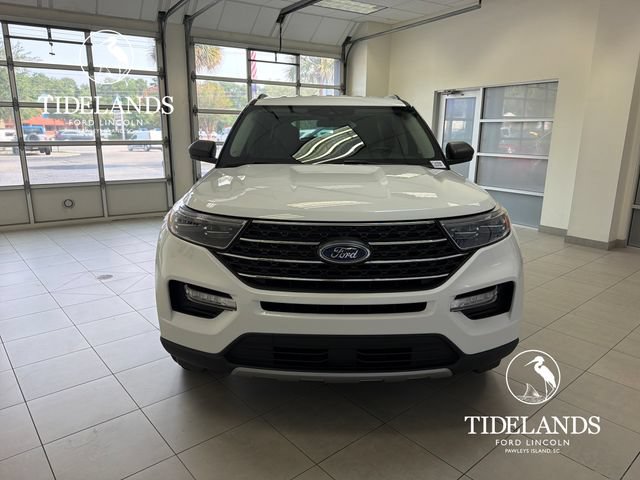 Certified 2023 Ford Explorer XLT w/ Equipment Group 202A AWD/4WD image 3