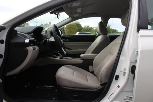 Used 2025 Nissan Altima 2.5 SV FWD image 21