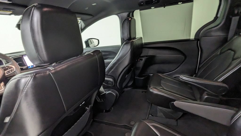 Used 2026 Chrysler Pacifica Select FWD image 31