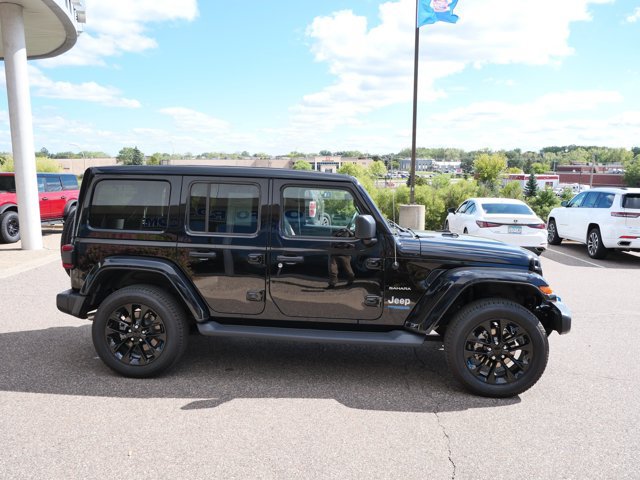Used 2022 Jeep Wrangler Unlimited Sahara w/ Cold Weather Group AWD/4WD image 4