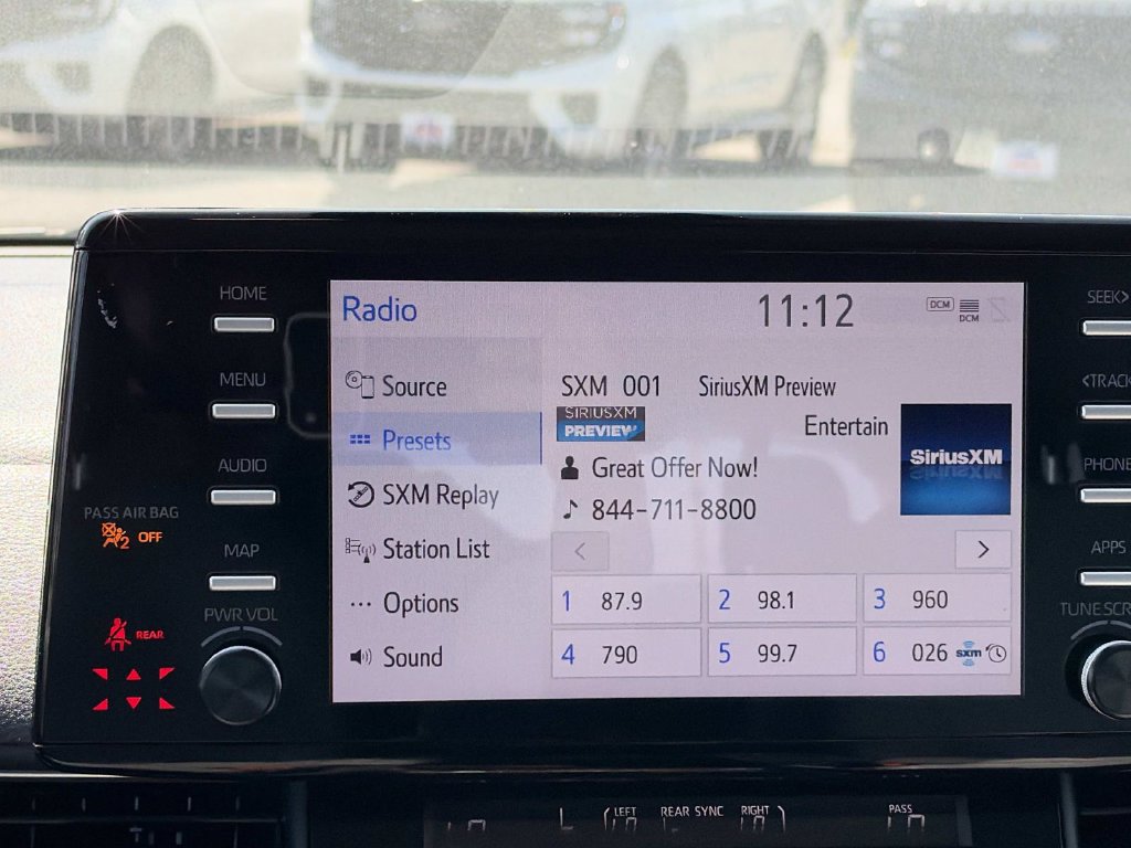 Used 2023 Toyota Sienna XLE FWD image 15