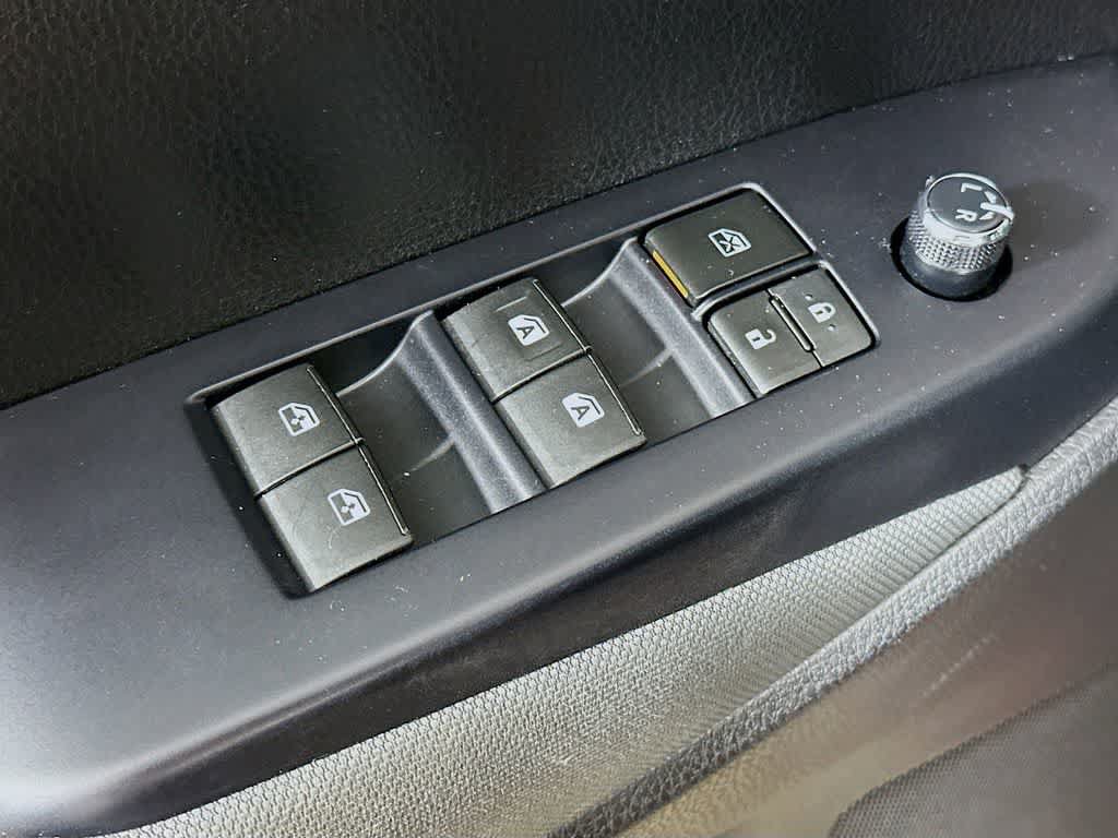 Used 2018 Toyota Highlander LE w/ Carpet Mat Package (TMS) AWD/4WD image 29