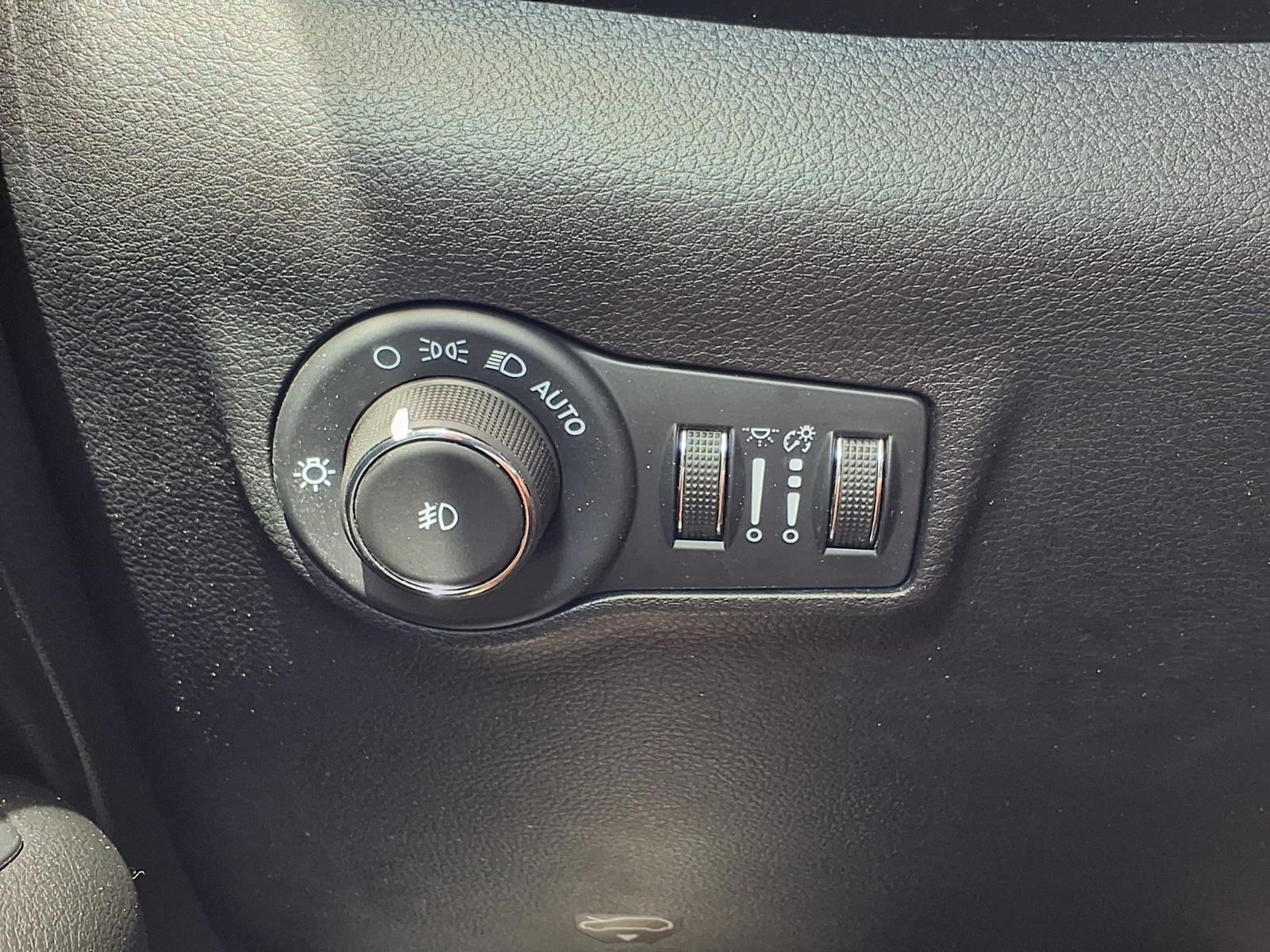 Used 2025 Jeep Compass Trailhawk AWD/4WD image 22