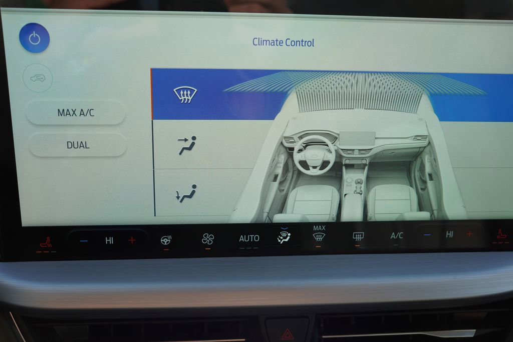 Certified 2025 Ford Escape Platinum w/ Premium Technology Package image 27