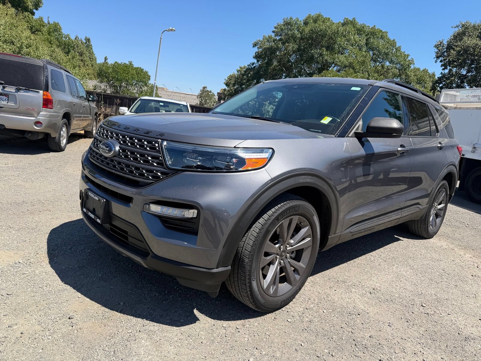 Certified 2021 Ford Explorer XLT w/ Equipment Group 202A AWD/4WD image 1