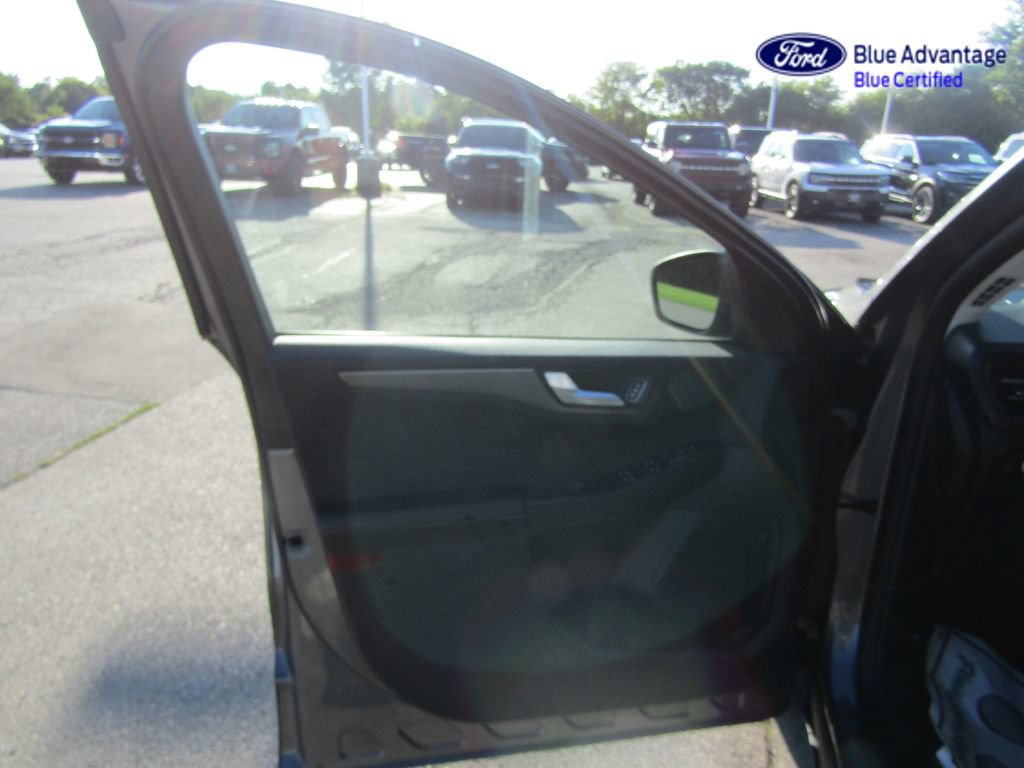 Certified 2026 Ford Escape SE w/ Class II Trailer Tow Package FWD image 18