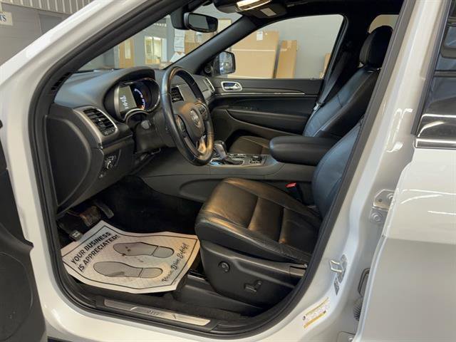 Used 2022 Jeep Grand Cherokee Limited w/ Trailer Tow Group IV image 3